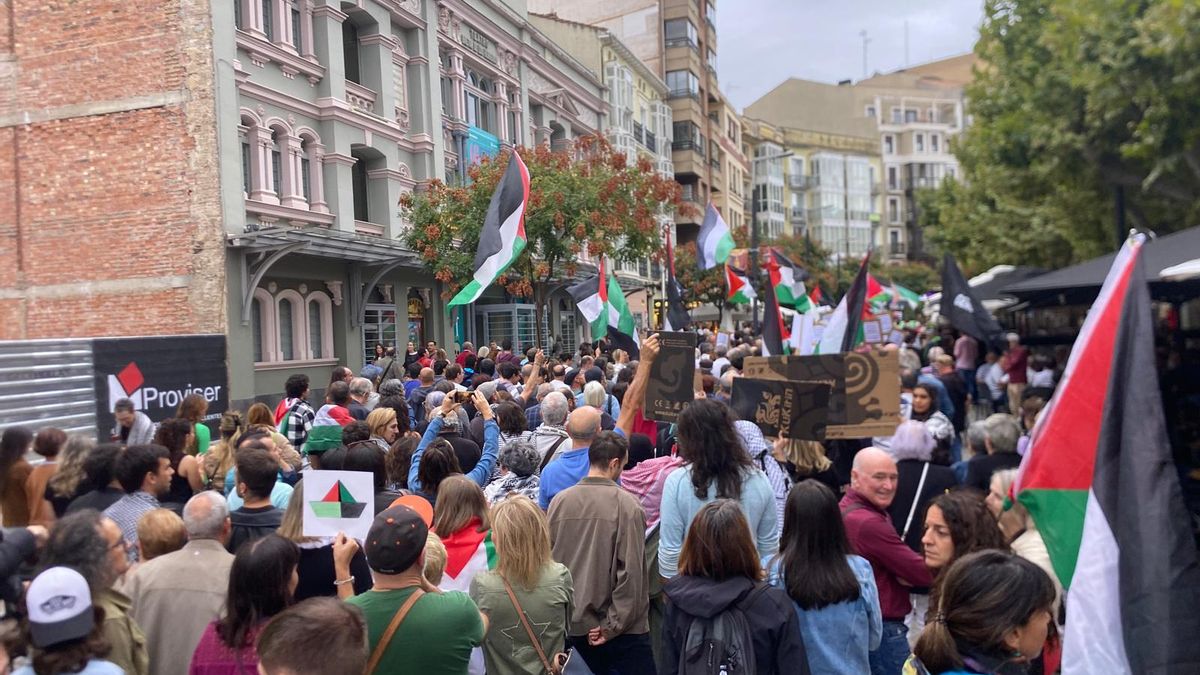 Una multitudinaria manifestación recorre Logroño reclamando el fin del genocidio en Gaza