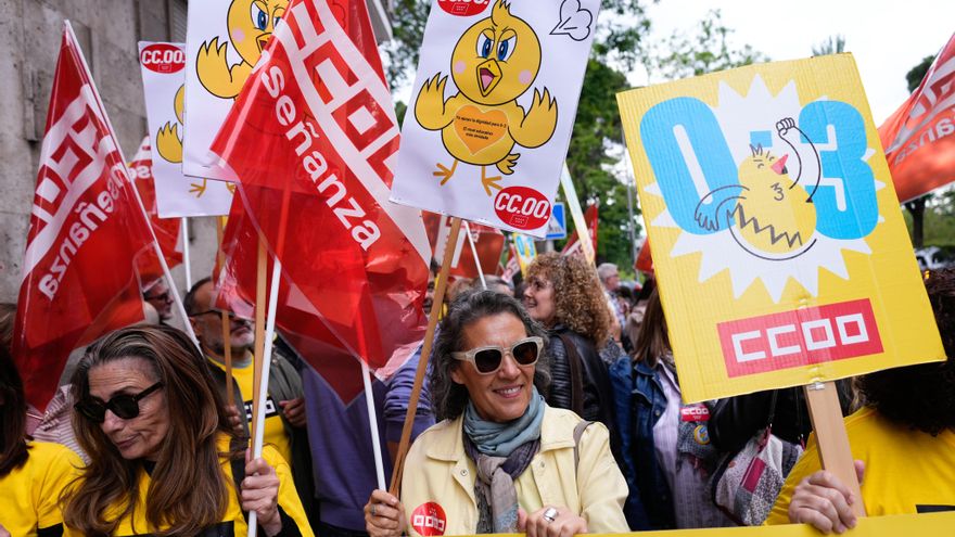 La Plataforma Laboral de Escuelas Infantiles convoca una concentración de la educadoras en huelga indefinida, este jueves en Madrid.-EFE/ Borja Sanchez-Trillo