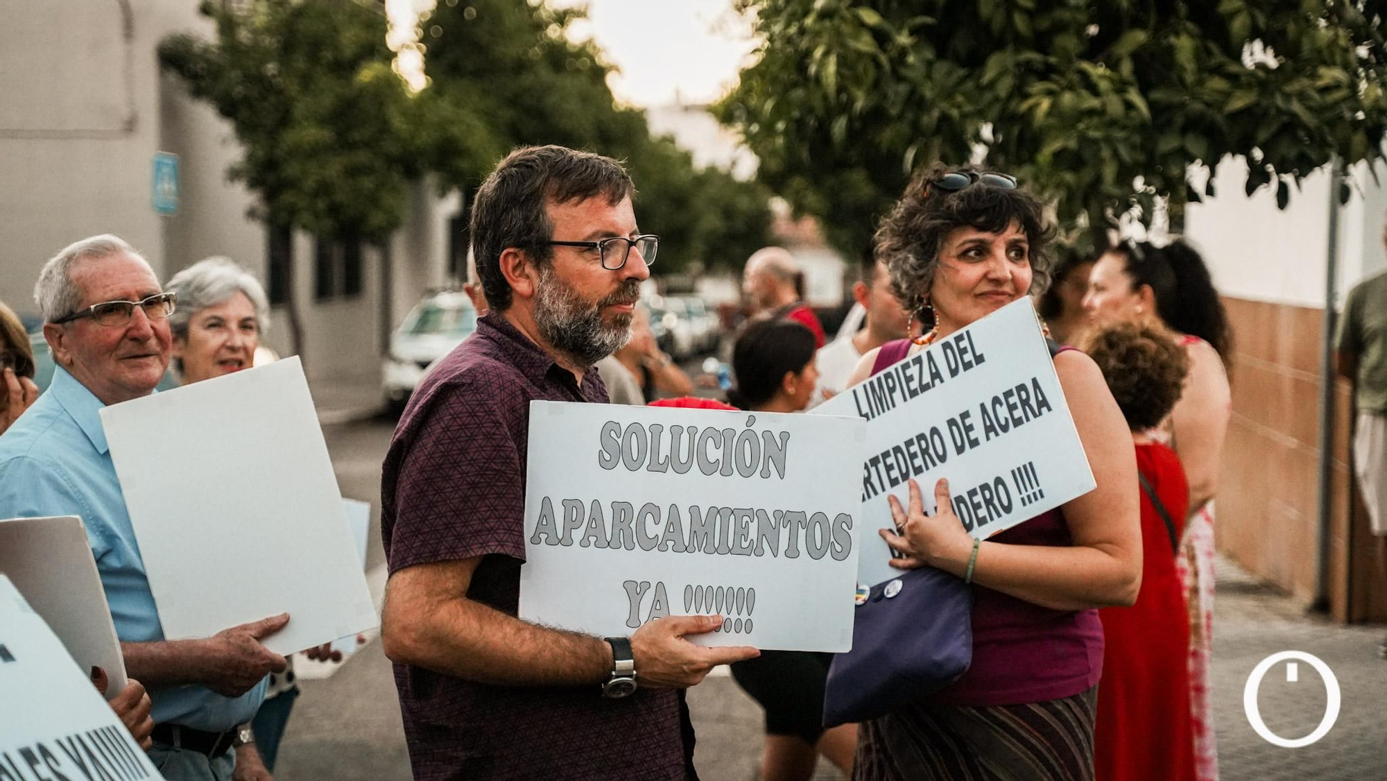 Manifestación de protesta de la AAVV Puente Romano y Guadalquivir Campo de la Verdad en defensa del barrio