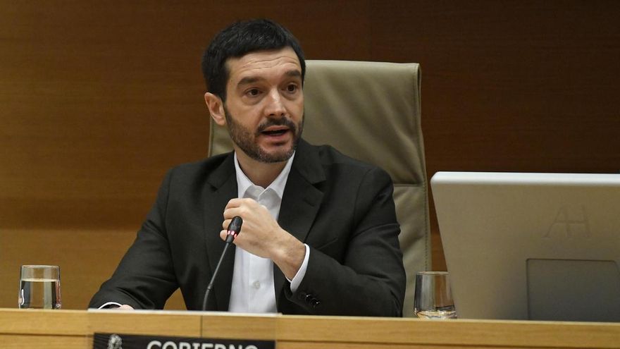 Archivo - El ministro de Derechos Sociales, Consumo y Agenda 2030, Pablo Bustinduy, durante la Comisión de Derechos Sociales y Consumo, en el Congreso de los Diputados, a 26 de enero de 2024, en Madrid (España).