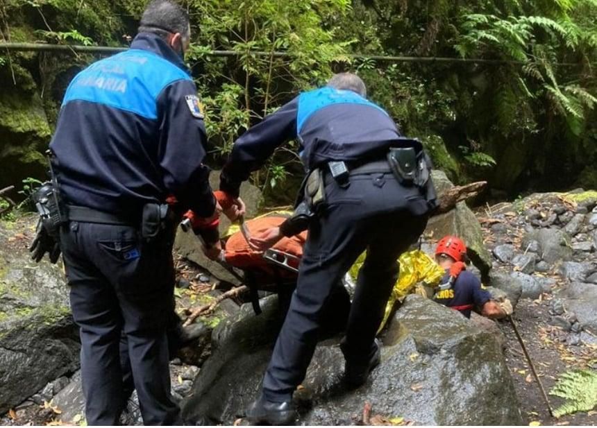 Otra secuencia del rescate. BOMBEROS LA PALMA