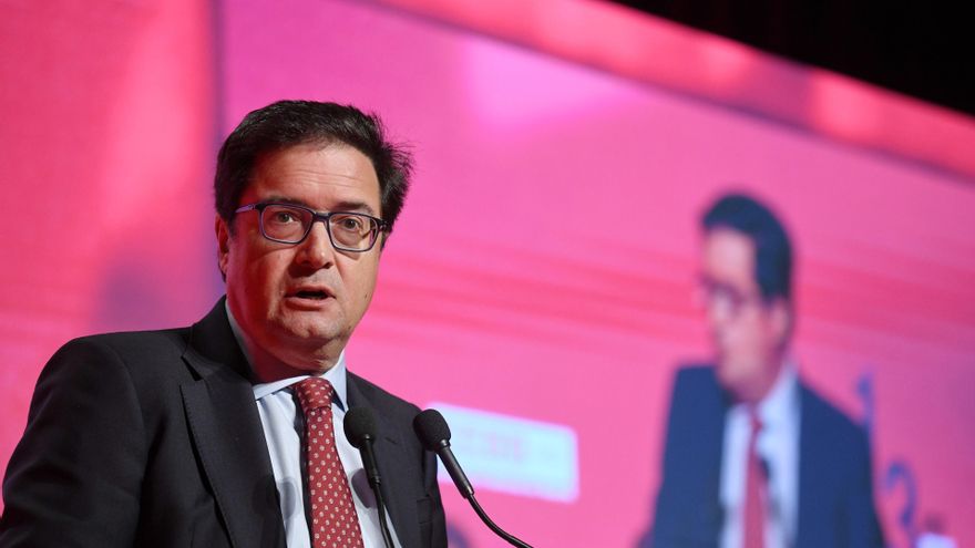 El ministro para la transformación Digital y de la Función Pública, Óscar López, interviene en el Congreso de Comisiones Obreras, en el Auditorio Marcelino Camacho, a 12 de mayo de 2025, en Madrid (España). Comisiones Obreras de Madrid (CC.OO.), que reúne