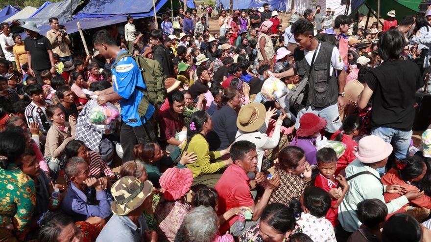 Desplazados en Tailandia y Camboya, con temor a volver a casa pese al alto el fuego