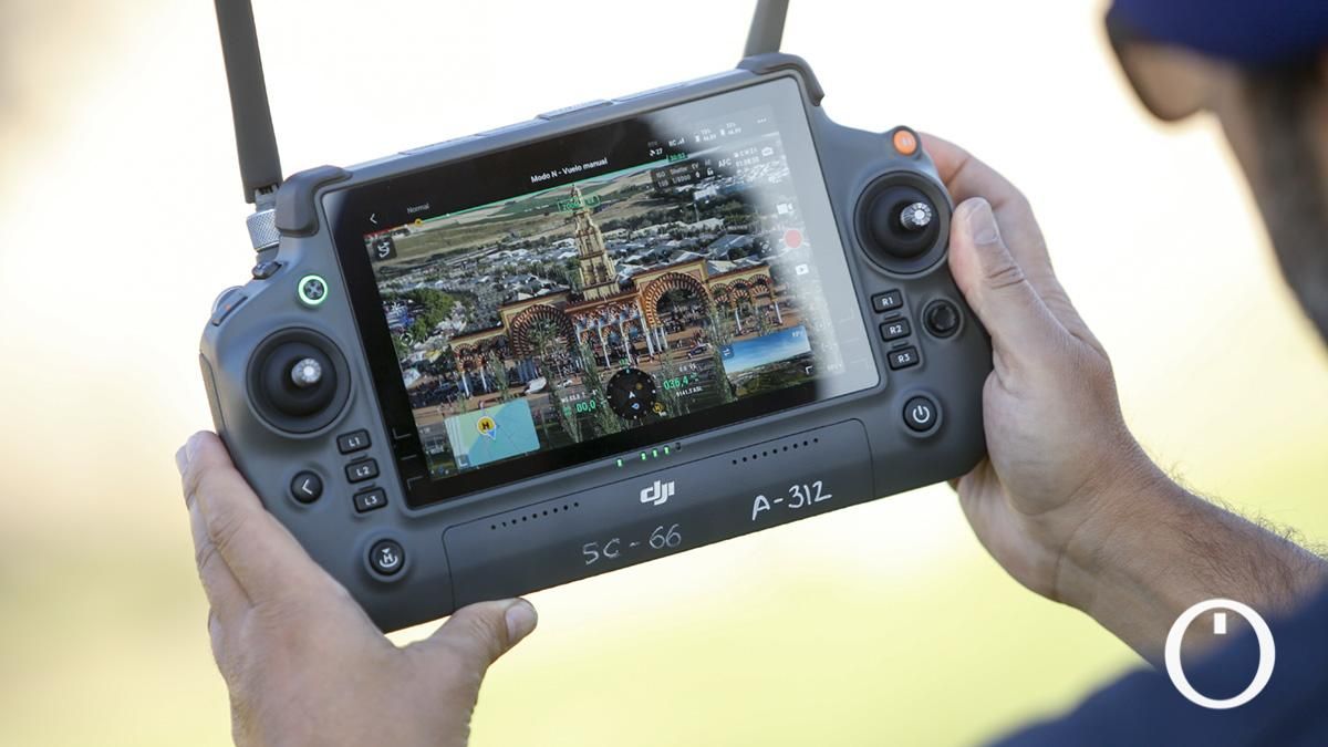 Dispositivo de vigilancia aérea de la Policía Nacional en feria