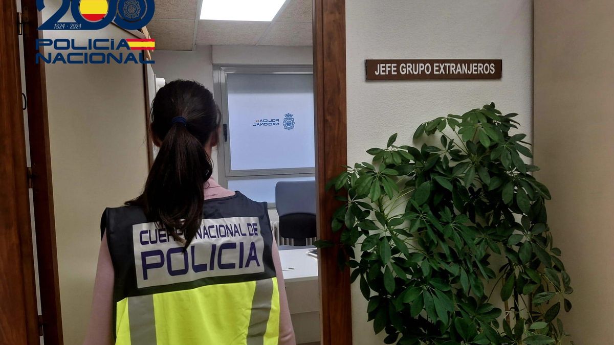 Policía Nacional detiene a una mujer por estafar a inmigrantes hasta 5.000 euros por falsos trámites de extranjería en Ávila