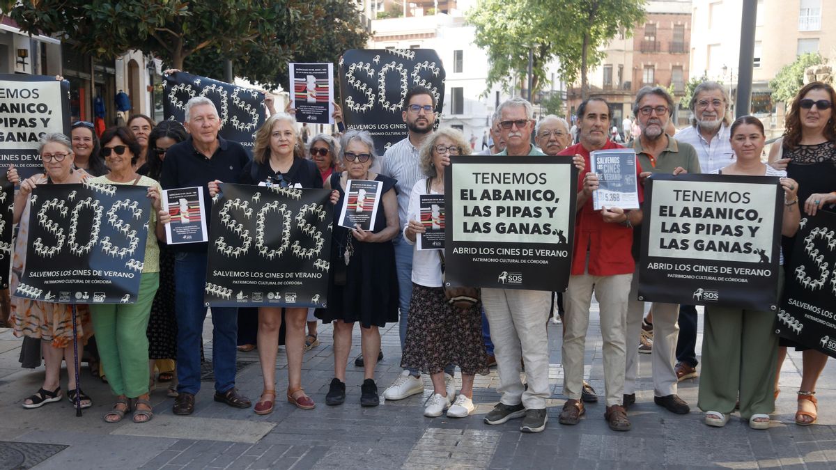 Presentación de más de 5000 firmas para mantener abiertos los cines de verano