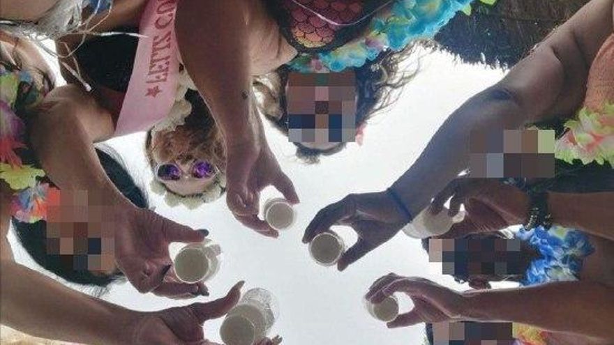 Asistentes a la fiesta de la jefa de la Policía en una imagen difundida por Instagram