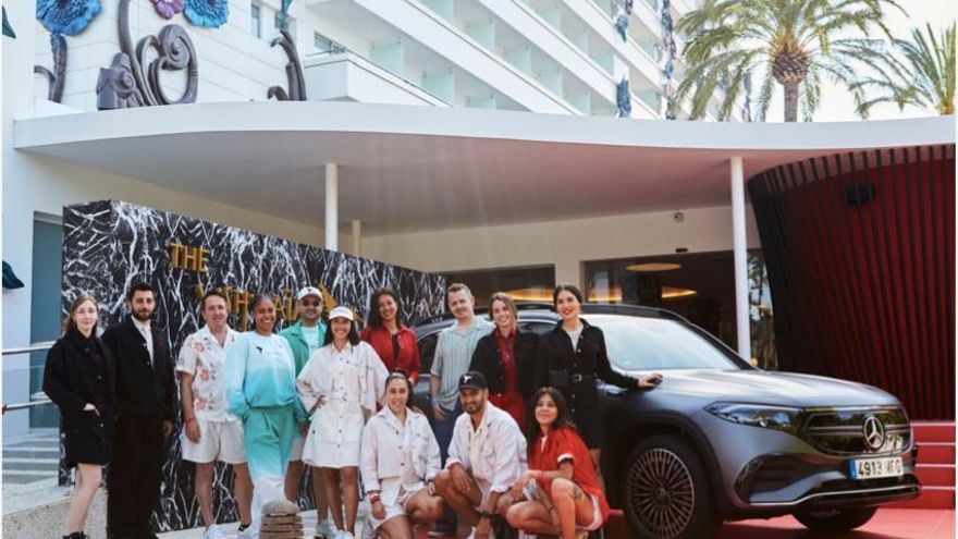 Así son los uniformes del Hotel Ushuaïa Ibiza diseñados por el riojano David Catalán