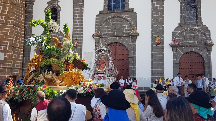 La Romería del Pino vuelve con una masiva afluencia