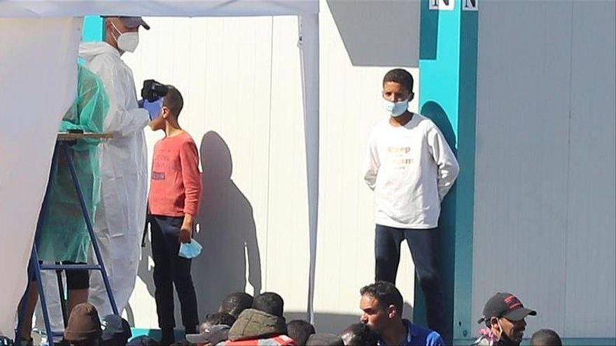 La Fiscalía no permitirá usar campamentos en los muelles para menores migrantes, como propone el Gobierno de CC-PP