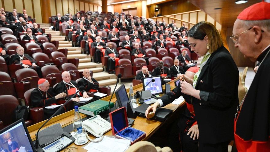 Anulan el Anillo del Pescador de Francisco 16 días después de su muerte