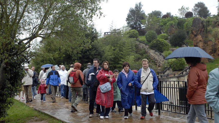 Turistas en Cabárceno