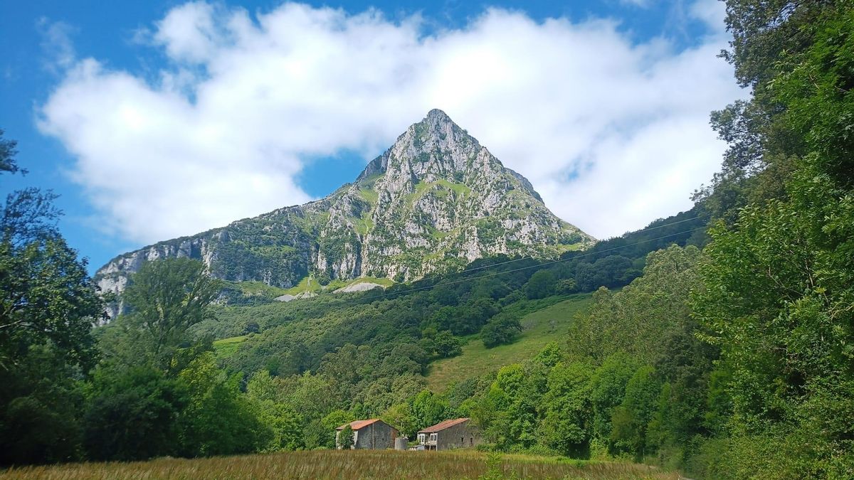 Archivo - Pico San Vicente en Ramales de la Victoria