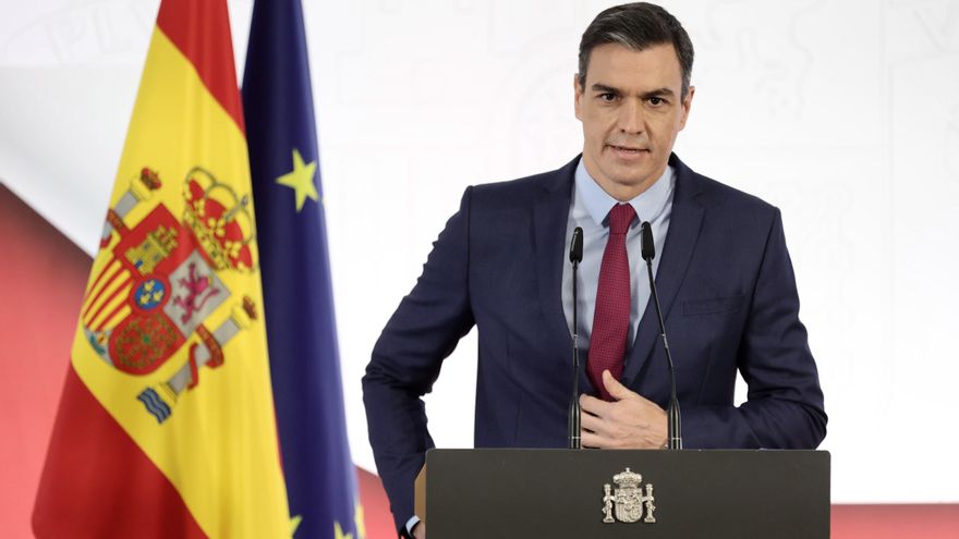 El presidente del Gobierno, Pedro Sánchez, presenta el informe de rendición de cuentas del Gobierno de España correspondiente a 2021, ‘Cumpliendo’, en La Moncloa, a 29 de diciembre de 2021, en Madrid, (España). Con este documento se pone a disposición de la ciudadanía los compromisos adquiridos por el Gobierno; su grado de cumplimento hasta el momento; y la previsión de ejecución en los próximos meses.