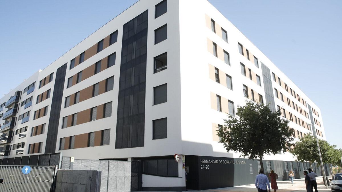 Almeida y Ayuso impulsan el alquiler asequible en manos privadas con parcelas cedidas a promotoras y sin sorteo público