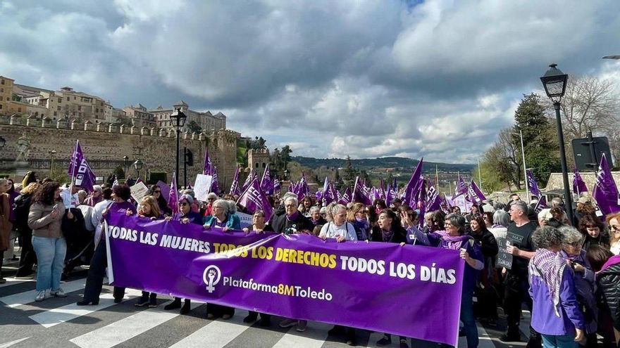 Cabecera de la manifestación de este 8 de marzo en Toledo.