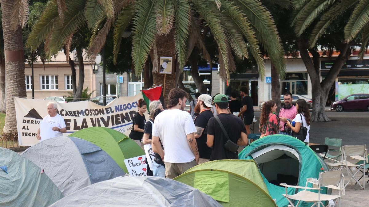 Los acampados en Gran Canaria: "El decreto Maricarmen no sirve de nada si Clavijo no aplica la Ley de Vivienda"