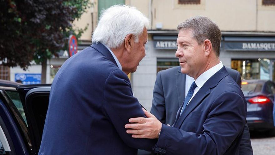El expresidente Felipe González en Toledo junto a Emiliano García-Page, presidente de Castilla-La Mancha, en una imagen de archivo