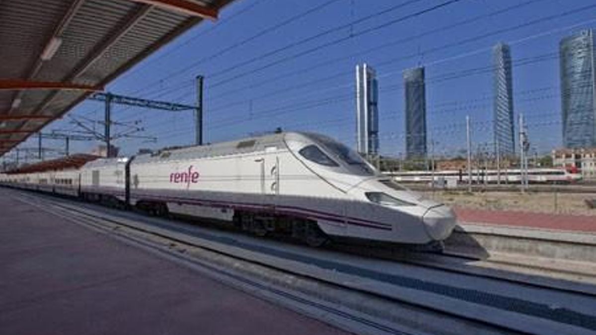Un Alvia Madrid-Badajoz, detenido en Talavera de la Reina por falta de refrigeración