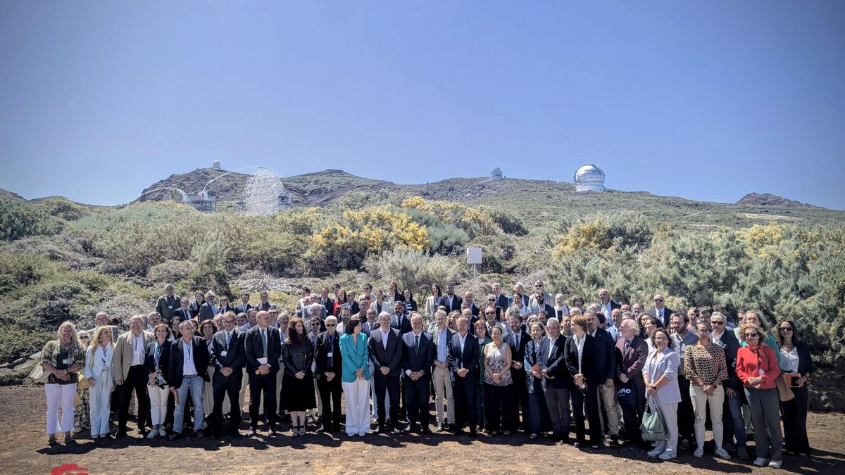 Asistentes al 40 aniversario del IAC en el Roque de Los Muchachos.