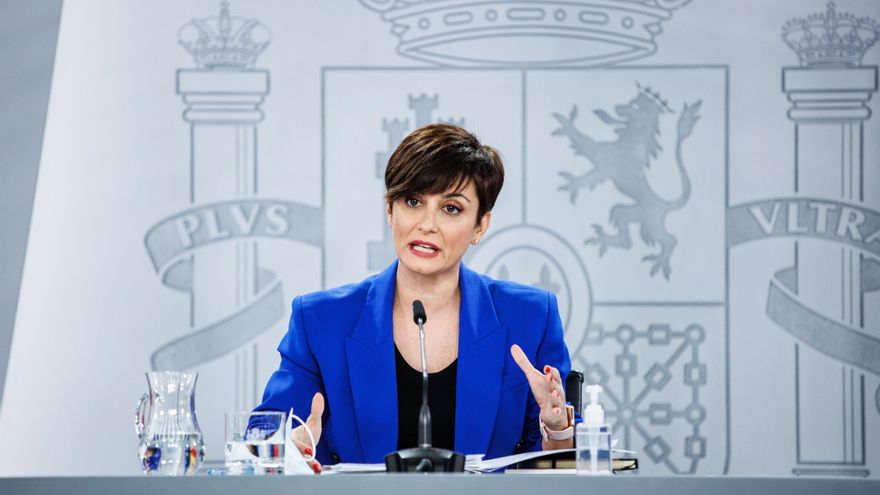 La ministra portavoz, Isabel Rodríguez, comparece tras la reunión del Consejo de Ministros en Moncloa, a 15 de febrero de 2022. El Consejo de Ministros ha aprobado el anteproyecto de la Ley del Cine, que introduce ayudas públicas para películas y series de televisión y la creación de un Consejo Estatal de la Cinematografía y la Cultura Audiovisual.