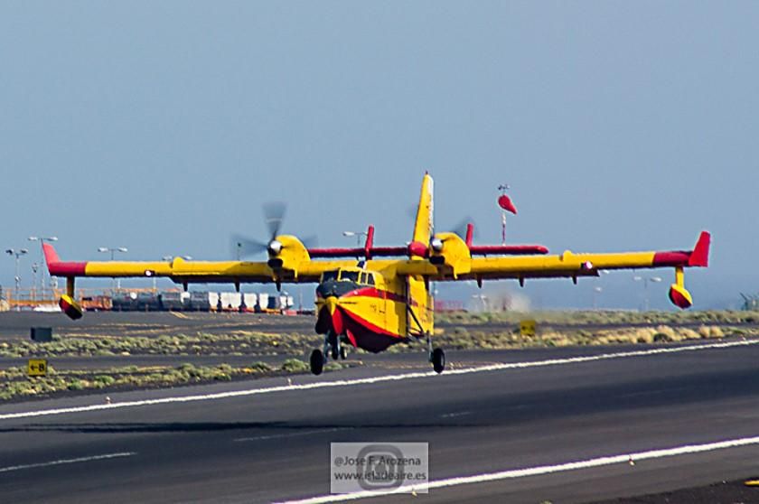 Hidroaviones en el aeropuerto de La Palma (JOSÉ F. AROZENA)