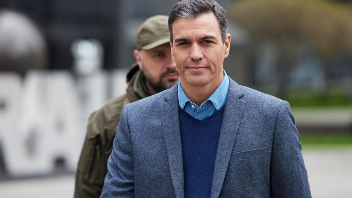 Archivo - El presidente del Gobierno, Pedro Sánchez, a su llegada para reunirse con el presidente de Ucrania, a 21 de abril de 2022, en Borodyanka (Ucrania).