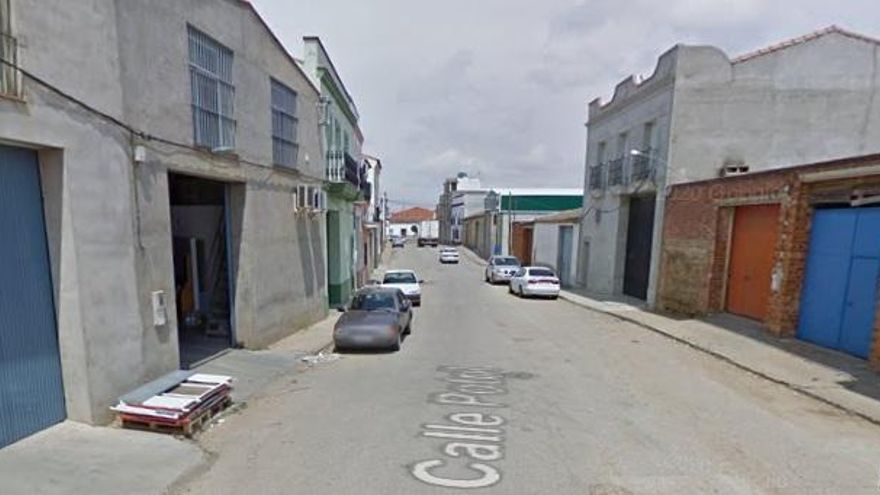 La fiesta ilegal se celebró en una de las naves de la calle Potril de Aceuchal (Badajoz)