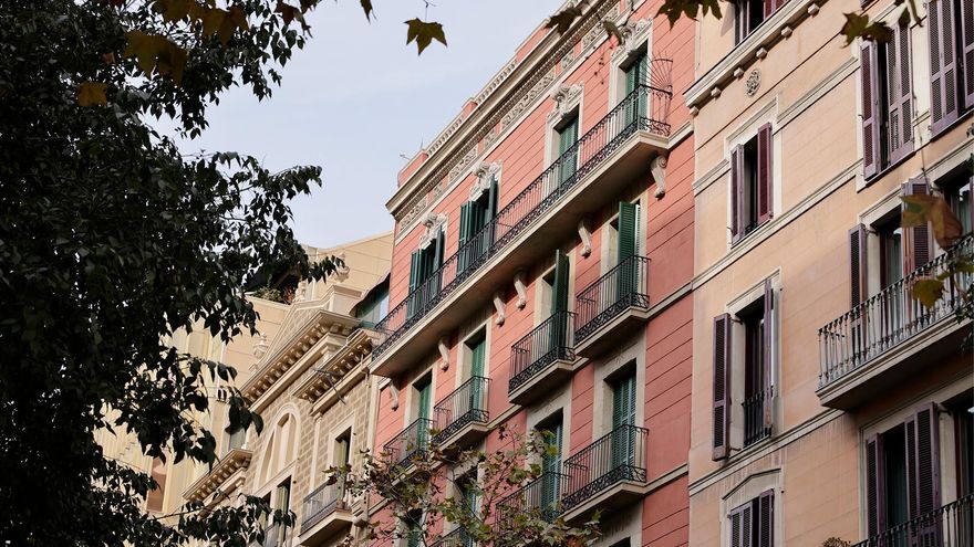 Barcelona sancionará a 17 promotoras por saltarse la obligación de destinar el 30% de obra nueva a alquiler social