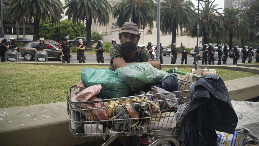 En todo el país protestaron por la falta de alimentos y el Gobierno dice que la ayuda irá directo a los comedores