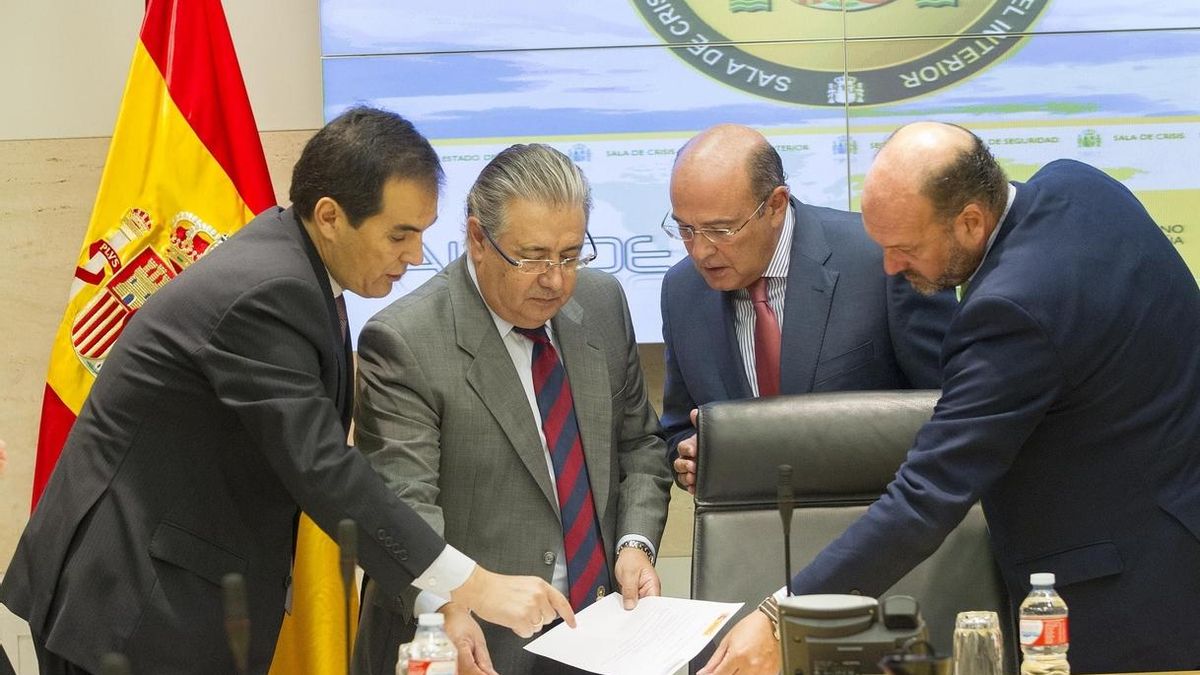 Zoido preside una mesa de medidas contra el terrorismo para estudiar cómo reforzar las "infraestructuras críticas"