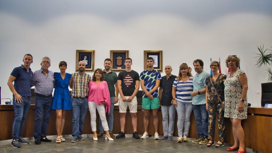 Imagen original del homenaje a los dos deportistas de Zizur Mayor.