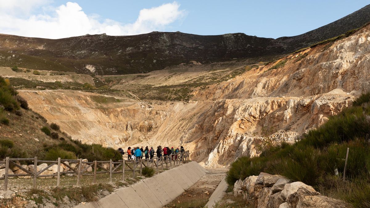 Cerezales excava en la historia de las minas de talco de Puebla de Lillo.