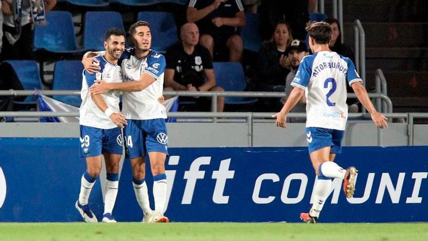 Ángel surge de entre la nada y da otra victoria al Tenerife