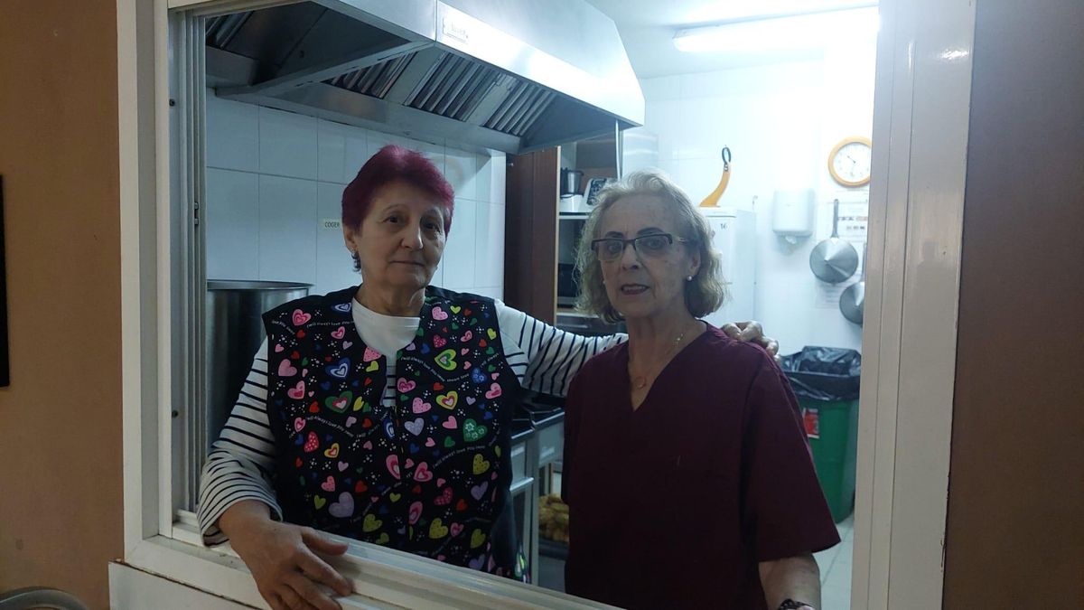 Manoli (izquierda) y Pilar (dercha), dos de las cocineras