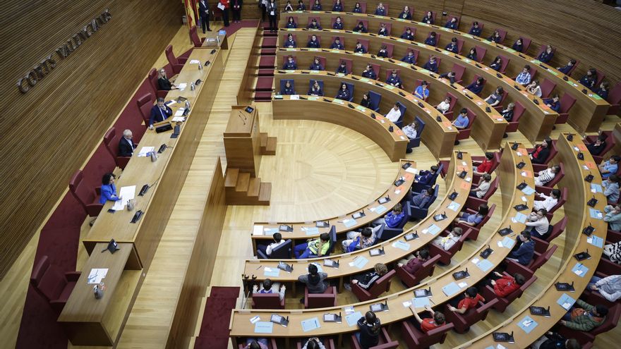 Tres exasesores demandan al grupo parlamentario de Compromís por despido improcedente e irán a juicio