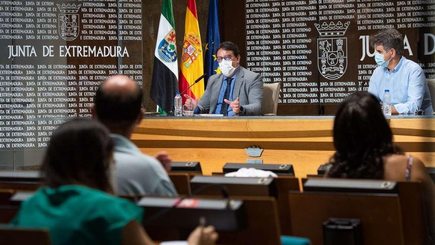 Extremadura inicia la autocita para la vacunación, con la que espera llegar a 163.000 jóvenes