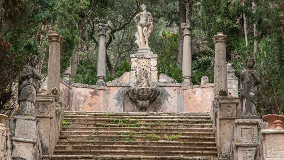 La famosa (y cinéfila) escalera de los jardines de Raixa, diseñados por Despuig a la manera de las villas del Neoclasicismo romano. Consorci Serra de Tramuntana.