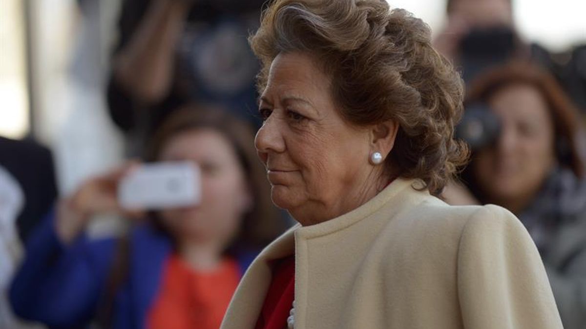 Feijóo comparte que Barberá haya pedido la baja del PP porque le importa España