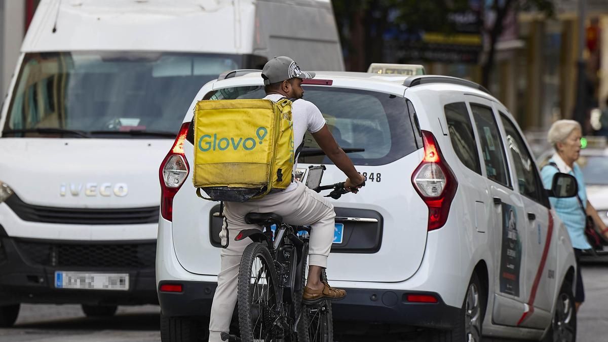 La Inspección de Trabajo sancionará a Glovo por mantener el servicio en plena ola de calor en Barcelona