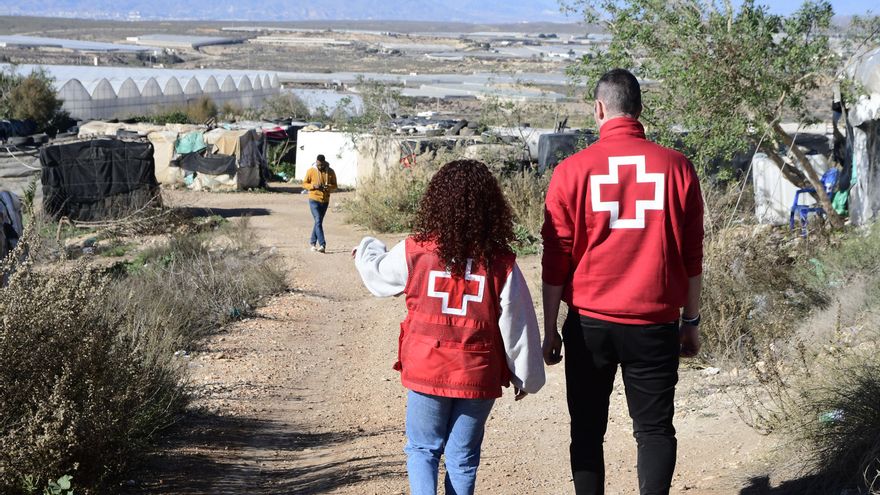 Lejos de casa y de la familia: la difícil Navidad de los migrantes en un asentamiento