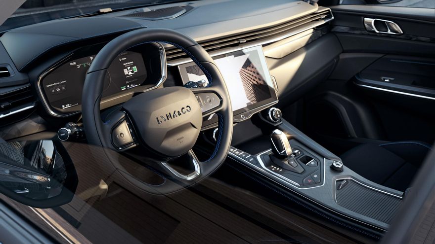 Puesto de conducción del Lynk & Co 01.