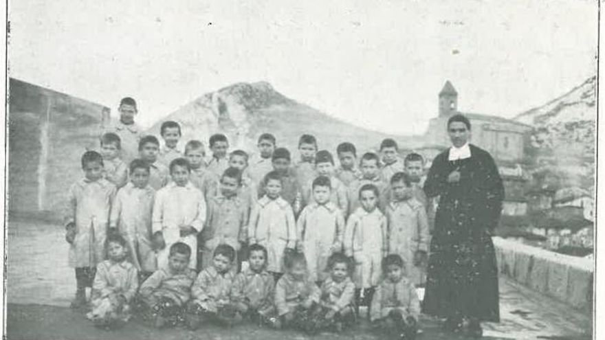 Nieva de Cameros celebra este sábado el centenario de la fundación de su colegio