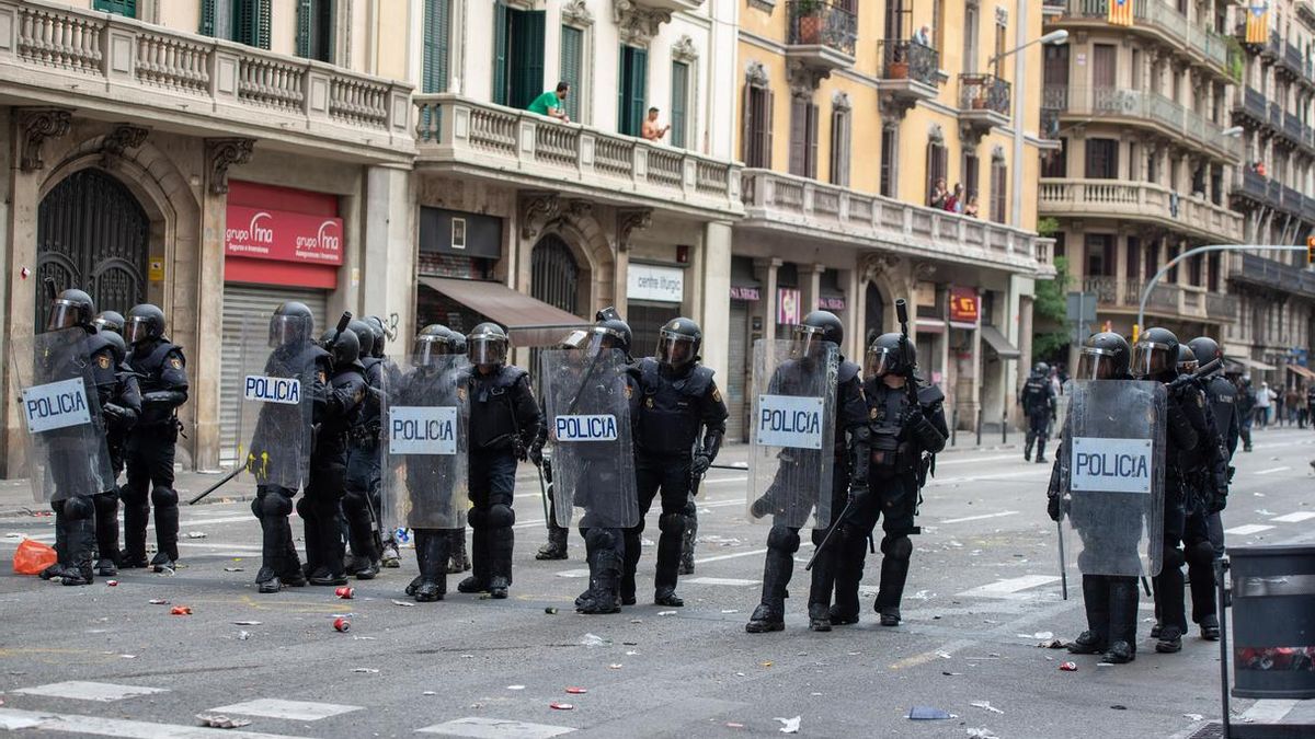 SUP pide a delegados del Gobierno que reconozcan a los policías que hacen frente al "terrorismo callejero" en Cataluña