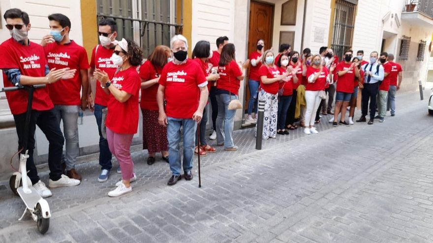 Los seguidores de Espadas, a las puertas de San Vicente