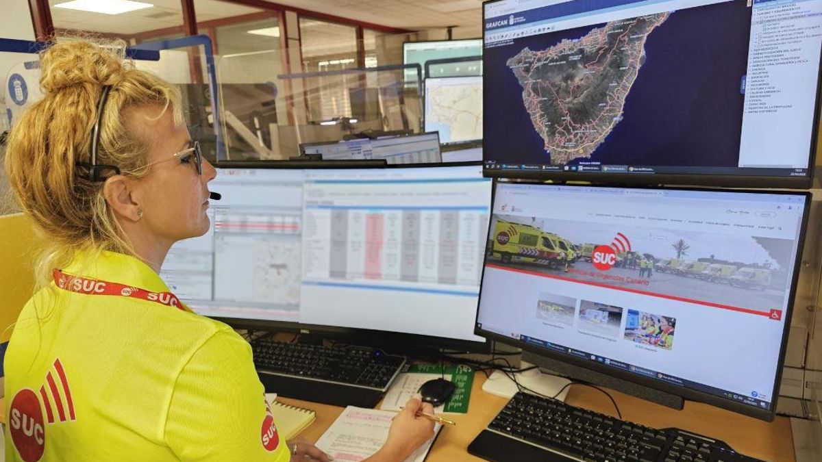 Sanitarios recuperan de una parada cardiorrespiratoria a un bañista tras ser rescatado del mar en Adeje