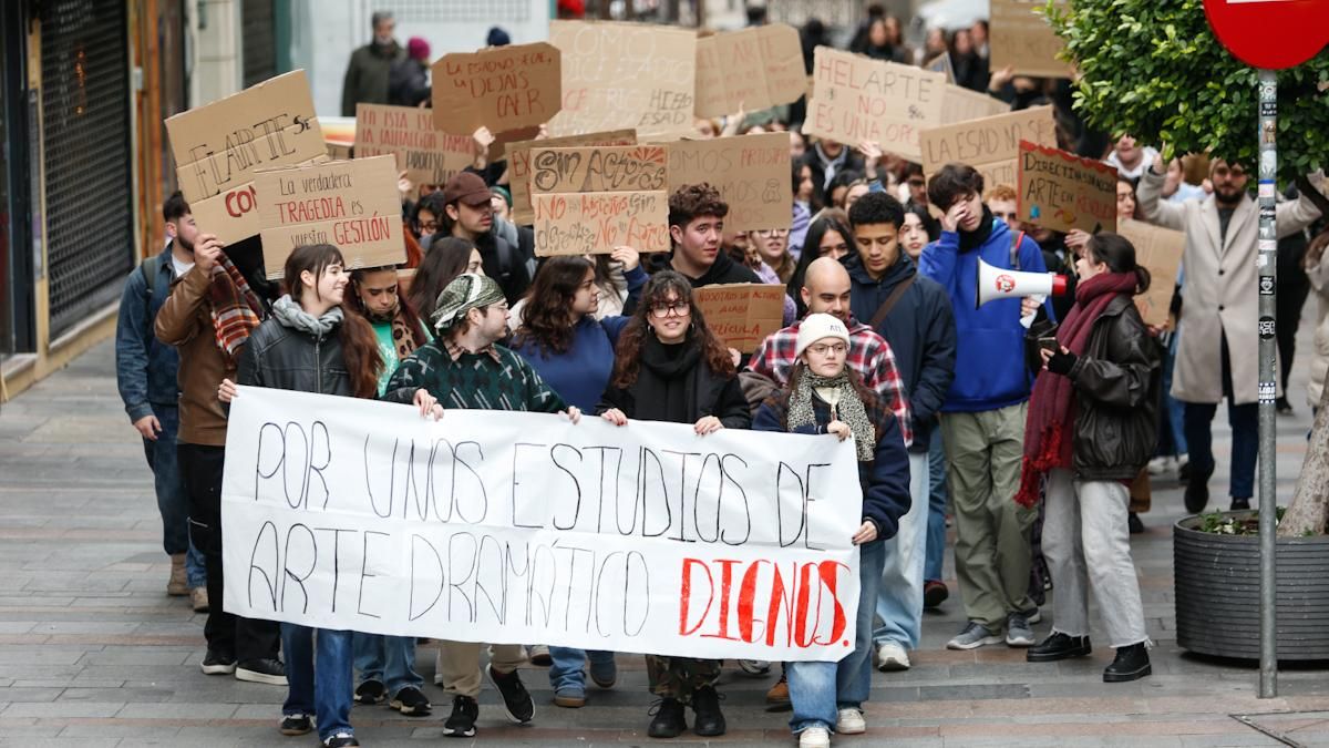 Estudiantes de la ESAD se manifiestan por la falta de calefacción