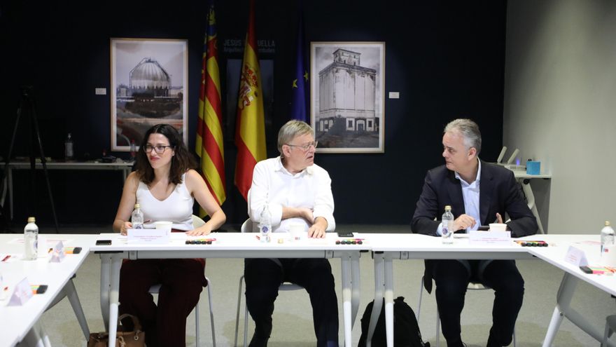 Aitana Mas, Ximo Puig y Héctor Illueca en el seminari del Consell en Alcoi.