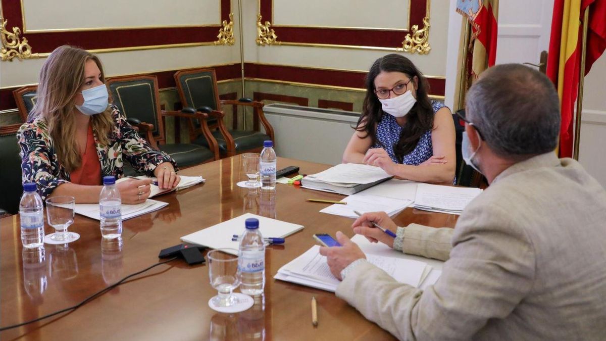 Mónica Oltra durante su encuentro telemático con la ministra de Igualdad, Irene Montero.