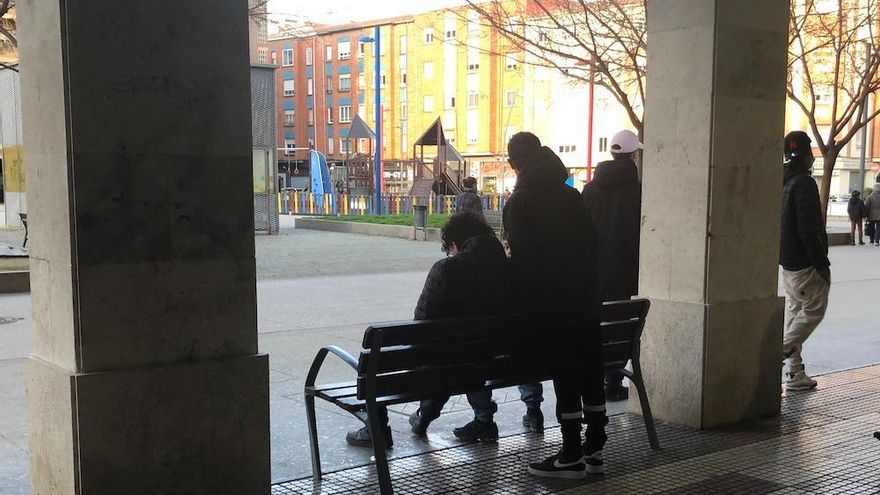 Malestar en la Plaza Primero de Mayo: inseguridad, molestias y ruidos